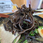 豚骨ラーメン 新井商店 - キクラゲ