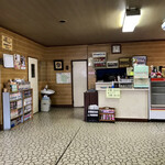 食堂 赤牛 - 店内