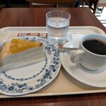 DOUTOR COFFEE - 安納芋のミルクレープ420円、コーヒーセット