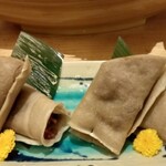 神楽坂 山せみ - 蕎麦粉のクレープ通包み
