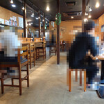 寿製麺 よしかわ - 店内広いけど間引き中