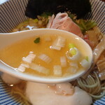 寿製麺 よしかわ - 綺麗なスープ