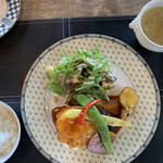 K.Cダイニング - 国産肉の手ごねロコモコ
      姫冬瓜のスープ
      ライス