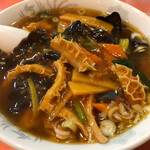 醉心閣 - 牛胃袋ときくらげの辛子そば