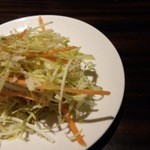 韓辛 - 食べ放題でついてくるサラダ