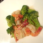 ビストロ椿 - エビとブロッコリーのディル風味　¥580