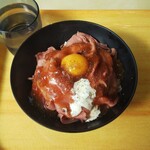 ローストビーフ星 - ローストビーフ丼並盛(税込801円)