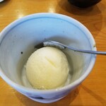 小判寿司 - デザート（ジャージー牛のミルクで作ったバニラアイス）