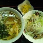 楓家 - 温玉炙り焼豚丼+ハーフ醤油ラーメン