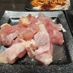 Iwamizawa Seiniku Oroshi Chokuei Ushinoya - とりモモ肉塩 290円（2020年9月)