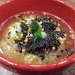 鴨と鶏 中華そば  大林 - 本日の中華そばのスープを注いだ梅茶漬け(2020年8月)