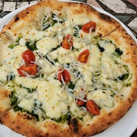 大磯迎賓舘 - シラスのピザ