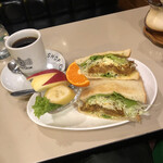 喫茶 マロン - ランチのツナカレートーストサンドと珈琲