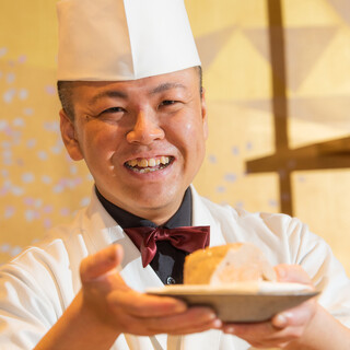 板長と共にカウンターを盛り上げる「児玉」「西野」「山崎」