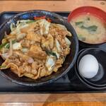 伝説のすた丼屋 - 大阪名物大とろホルモン焼肉丼（880円）