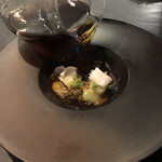 マリヨンヌ - リーキと野菜ブリュノア、羊のコンソメかけ