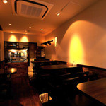 ラッシーズ バー - テーブル席