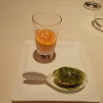 オレキス - アミューズ・赤ピーマンのムースと白バルサミコのジュレ、塩アイスクリームとレモングラス