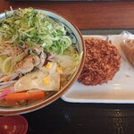 丸亀製麺 - ちゃんぽんうどん（牡蠣ちゃん（大））+ハムカツ+いなり
