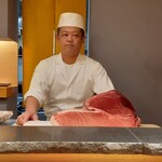 鮓菜 浅乃 - マグロの大きさを比呂史と比較