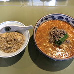Shisen Hausu - 担々麺  半チャーハン