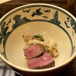 季節料理　なかしま - 宮崎牛ヒレ肉生姜タレ焼き（串焼き）　器は京焼の抹茶茶碗です♪