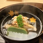 季節料理　なかしま - ズワイガニの真薯・広島産のあわび茸・よもぎの生麩のお椀