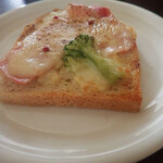 Bekariandokafesanichiichimaru - 朝サンド　日替わりで、きょうはピザトーストなオープンサンドミャ