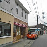 ボンクール サイトウ - こぢんまりとした商店街に位置しています