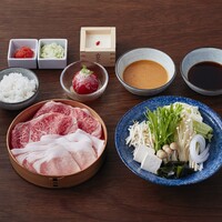 松坂牛リブロース（80g）と米澤豚ロース（80g）のしゃぶしゃぶ