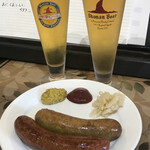 腸詰屋 - ビールセット1100円　ビール一杯と腸詰め一本