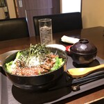 ばっかやん食堂 - 牛カルビのスタミナ焼肉丼セット