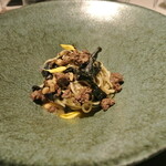 リストランテ カノフィーロ - エゾ鹿肉のサルシッチャとトランペット茸のアーリオオーリオ　タリオリーニ