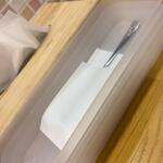 さくら氷菓店 - カトラリーはトレイの中に1本ずつ