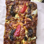 パサージュ ア ニヴォ - ピザ ツナとナス カレー味。ヤヴァいヤツだわコレ。