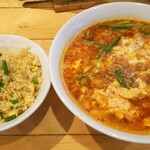 Hacchou Osayan - 土日祝のみのランチセットより、八丁辛麺と焼き飯のセット(990円)