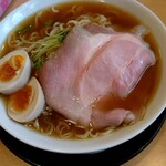 絢 - 醤油ラーメンに煮玉子