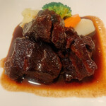 ル・マルカッサン - 牛ホホ肉の赤ワイン煮
      山のようにありました