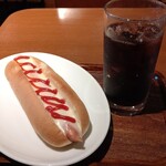 cafespace BUZZ - チーズドッグとアイスコーヒー650円