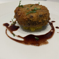 アーティショー - 豚足、うなぎ、フォアグラのコロッケ