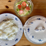 おか亭 - 初めは蓋付きで提供されます