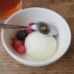 ブラウンオニオンカレーファクトリー - 食後のヨーグルトアイス。