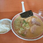 ラーメン大光 - 味噌ラーメン 700円、ライス少々 100円(税込)