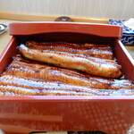 うなぎ亭 友栄 - 新横浜のお店で教わったように、蓋を少し開けて、香りを愉しみます。