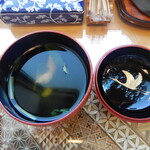 うなぎ亭 友栄 - “肝吸い”の蓋を開ければ、蓋の裏には、縁起の良い鶴が、蒔絵で描かれていました。