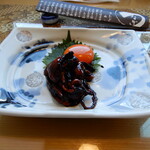 うなぎ亭 友栄 - ”割きたてのきも(たれ)”は、少し焦げた香ばしい”たれ”に浸かり、提供されます。