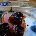 うなぎ亭 友栄 - 卵黄に浸ければ口当たりがまろやかとなり、とても美味しいです。