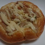 焼き立てパン じゅん - エリンギ（青唐辛子）￥175-