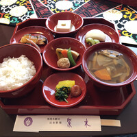 日本料理 紫水 - 精進料理です。中でも鰆もどきは湯葉から作るそうな。食べても質感は魚でしたが、殺生は無しです。お見事です。そして、鎌倉・建長寺が由来のけんちん汁も美味！