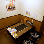 Dou ton bori - こんな感じの4人掛けの席が20卓あります。